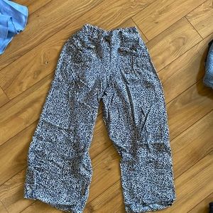 Women’s American Eagle, cheetah print, capris, extra small